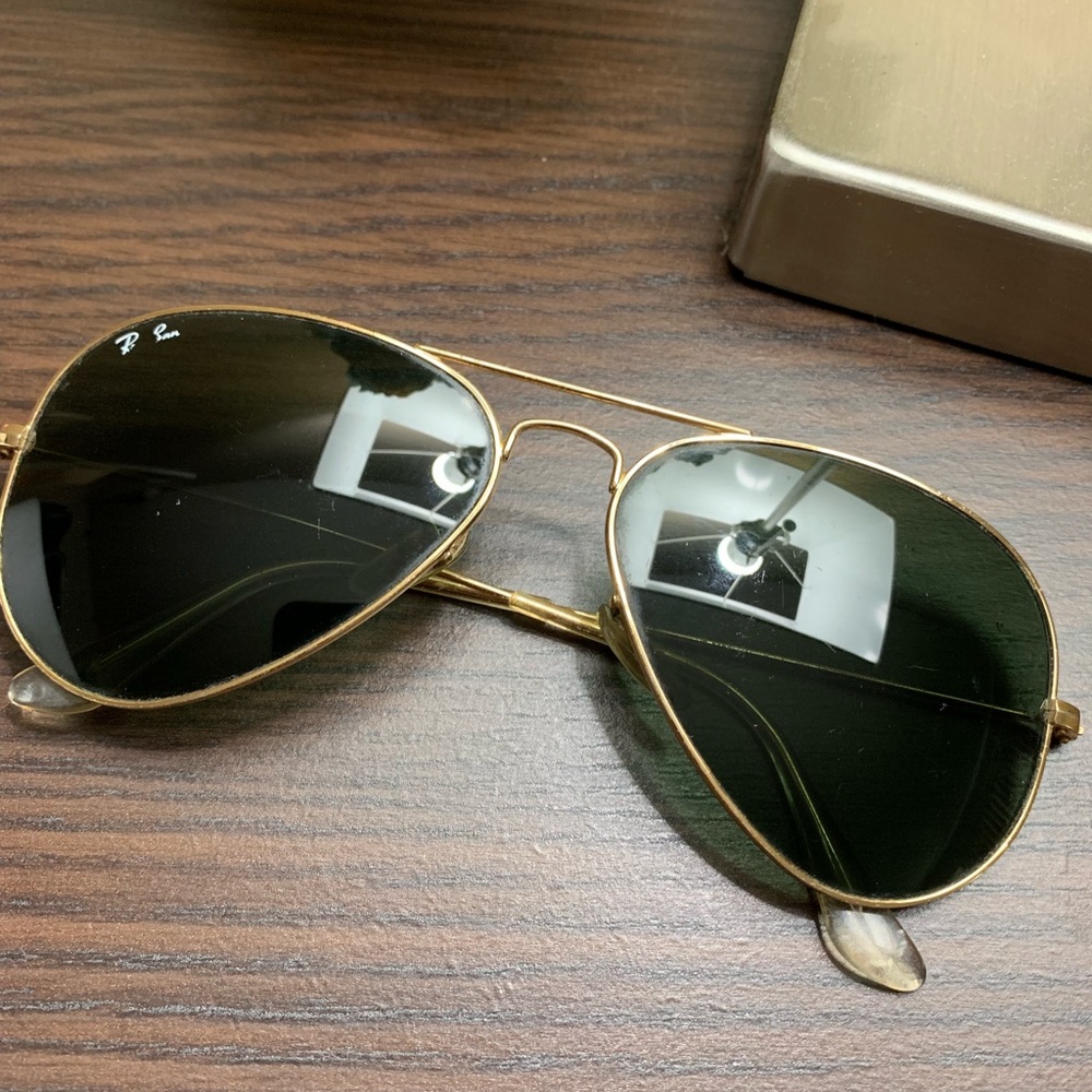 Women’s Gold Ray-Ban Aviators